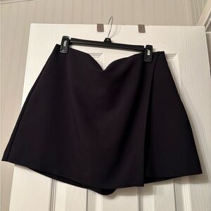 Abercrombie & Fitch black skort large
